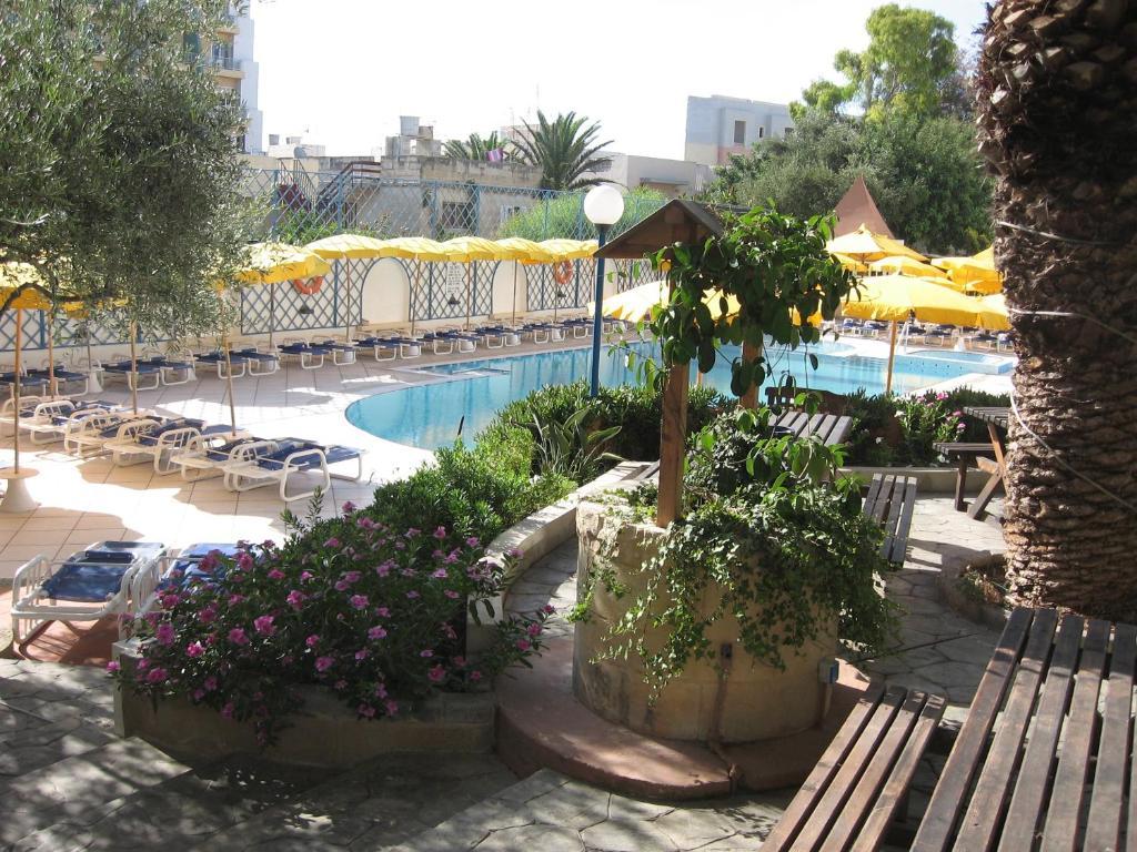 Club Salina Wharf Aparthotel Qawra Ngoại thất bức ảnh