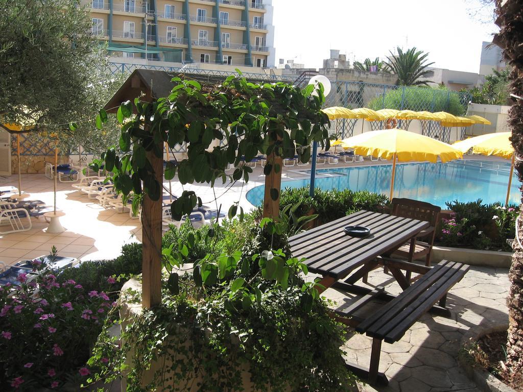 Club Salina Wharf Aparthotel Qawra Ngoại thất bức ảnh